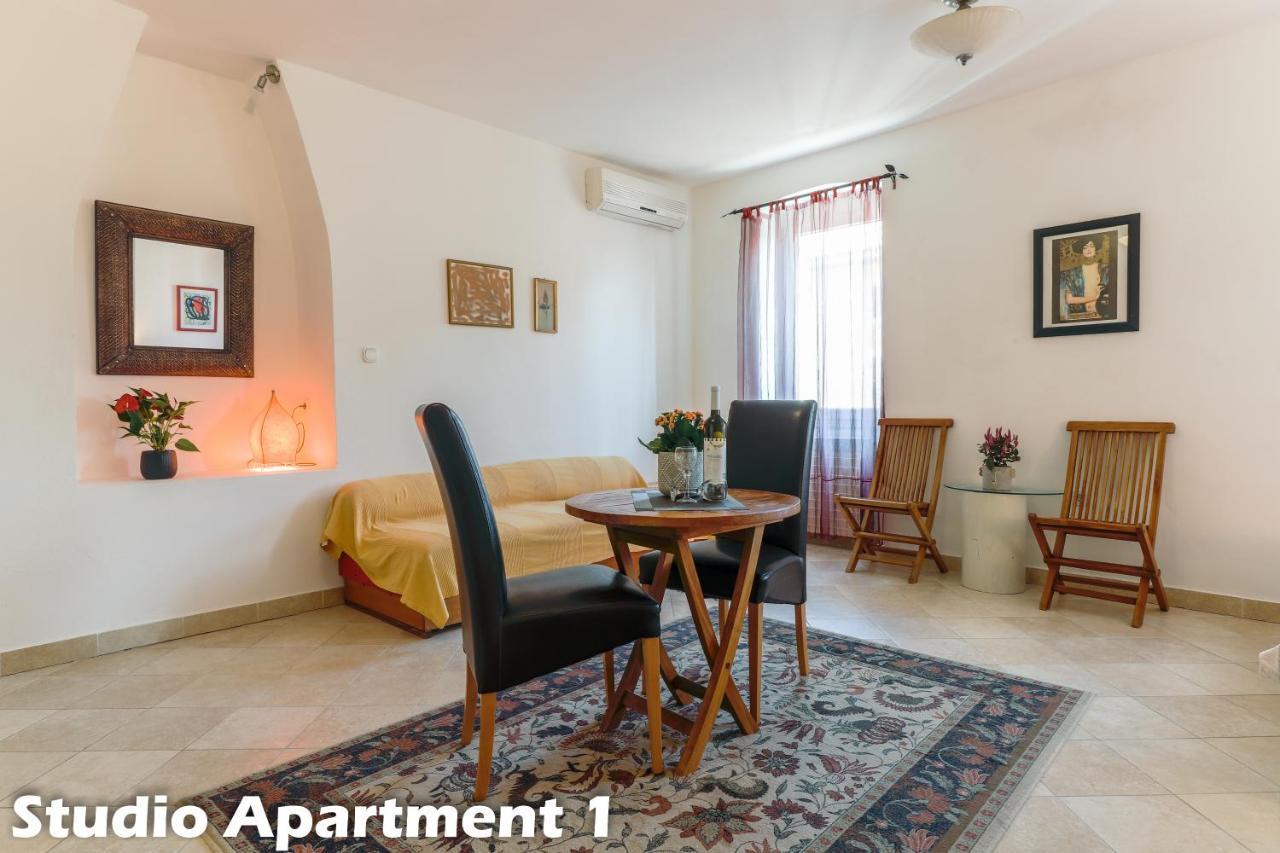 Art Apartments Врсар Экстерьер фото