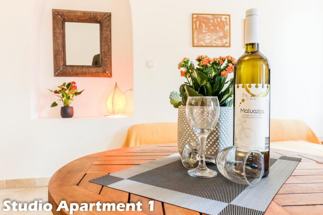 Art Apartments Врсар Экстерьер фото